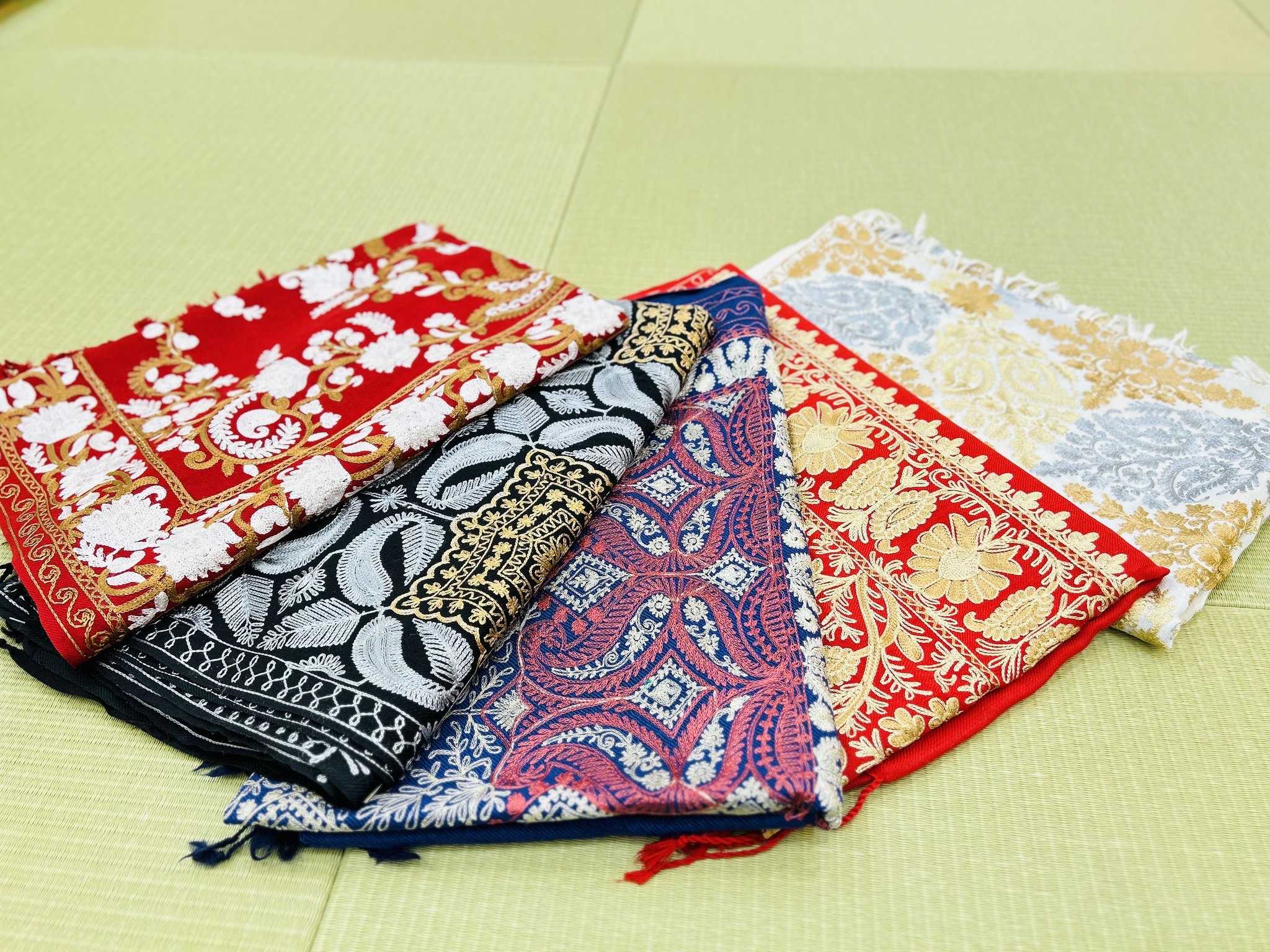 カシミール刺繍ショール　16,800円（税込）