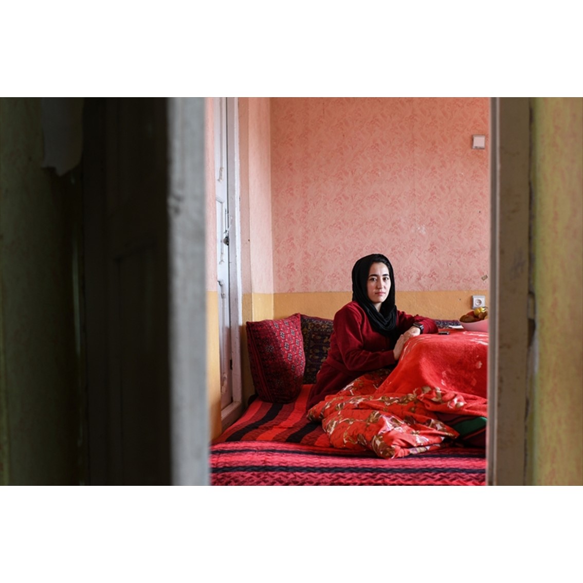 林 典子 作品展　In the Ashes, She Blooms — Portraits of Afghan Women